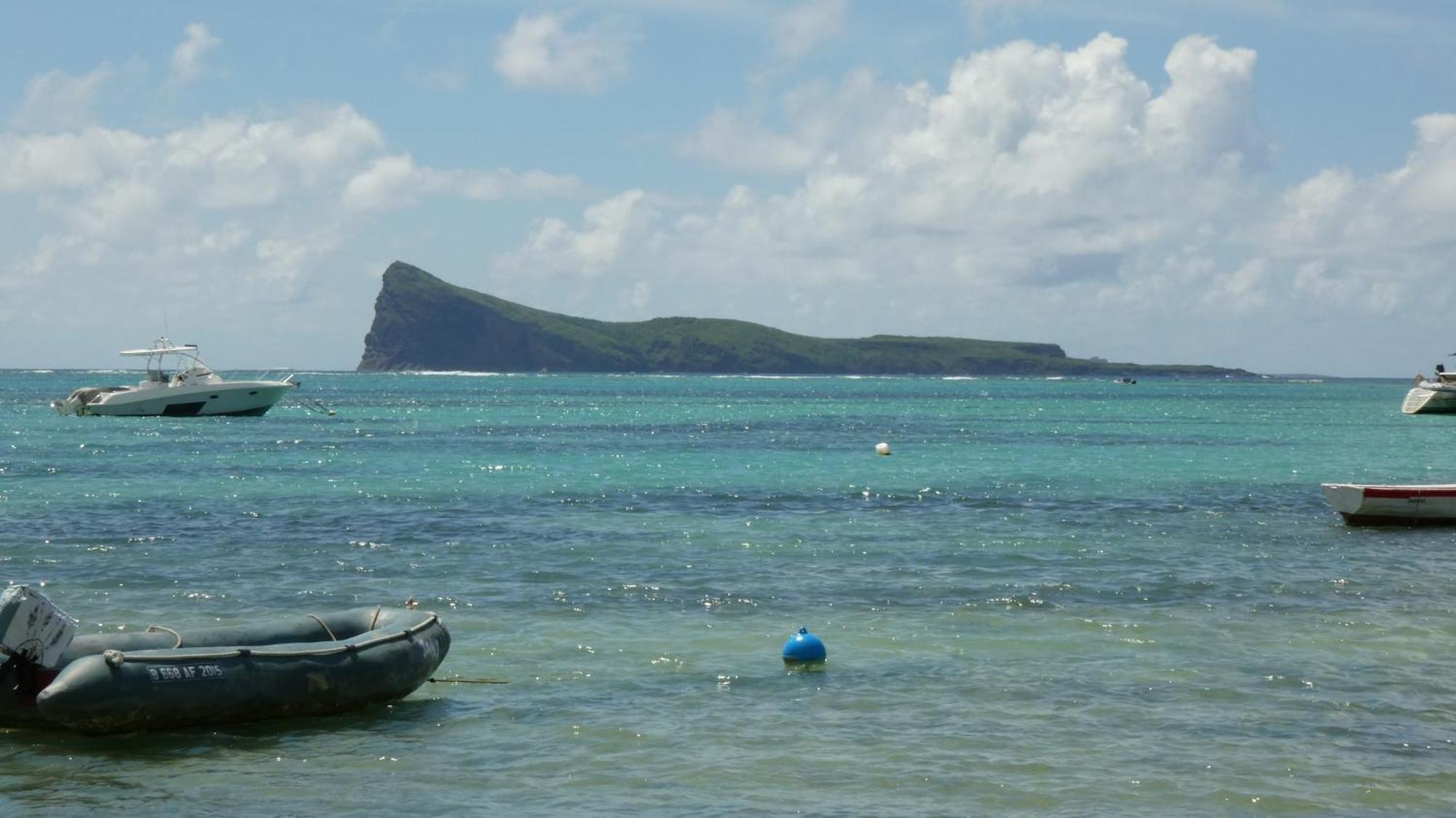 Appartement Le Dauphin Du Lagon Bleu - Plages De Mont Choisy Et De Trou Aux Biches Grand Baie Esterno foto